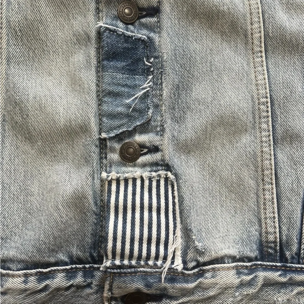 Levi’s Distressed Trucker Jacket 72334-0674 Size L Patchwork Denim Faded Wash - Picture 7 of 11